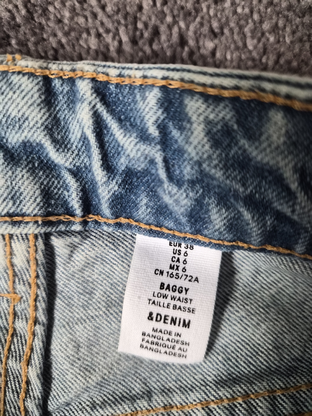 H&M &Denim Light Wash Baggy Low-Waist Jeans - Picture 4 of 4